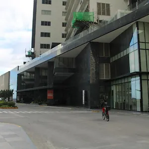 A2j Luxury Bgc Balcony Near Sm Aura Taguig Apartment